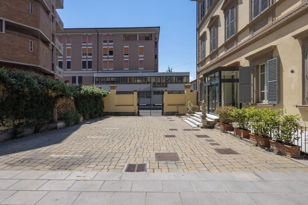 Hotel Embassy — Hotel building in Florence, Tuscany