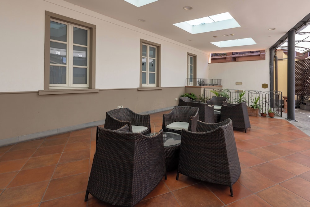 Hotel Embassy — Hotel building in Florence, Tuscany