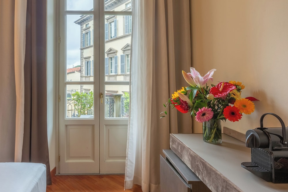 Hotel Embassy — Hotel rooms in Florence, Tuscany