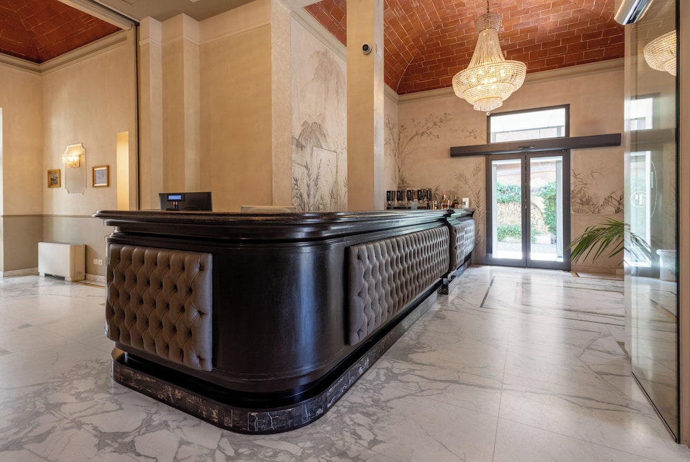 Hotel Embassy — Hotel building in Florence, Tuscany