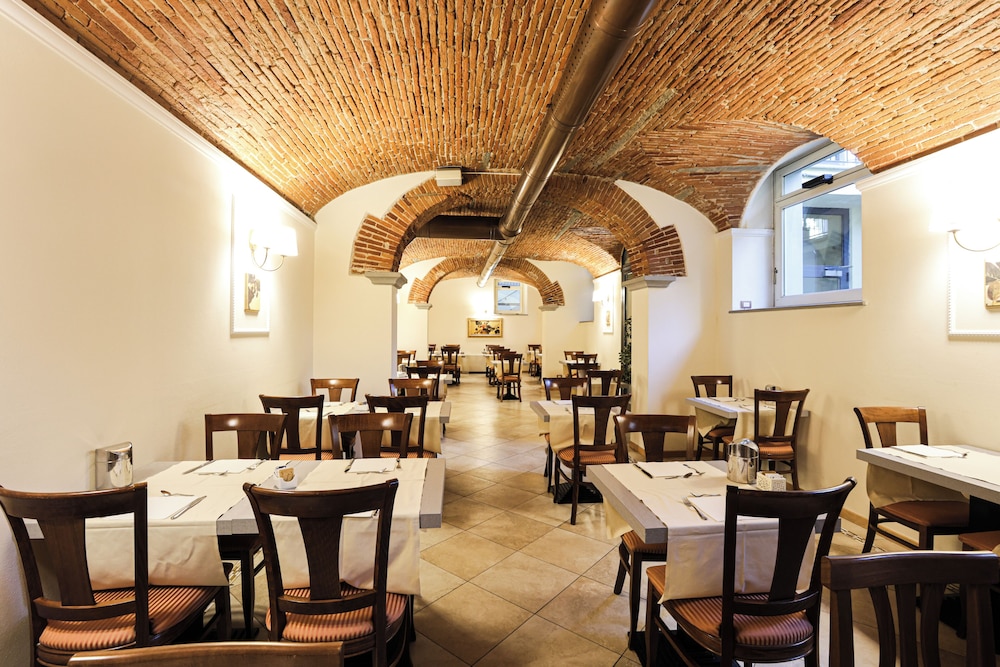 Hotel Embassy — Restaurant & bars in Florence, Tuscany