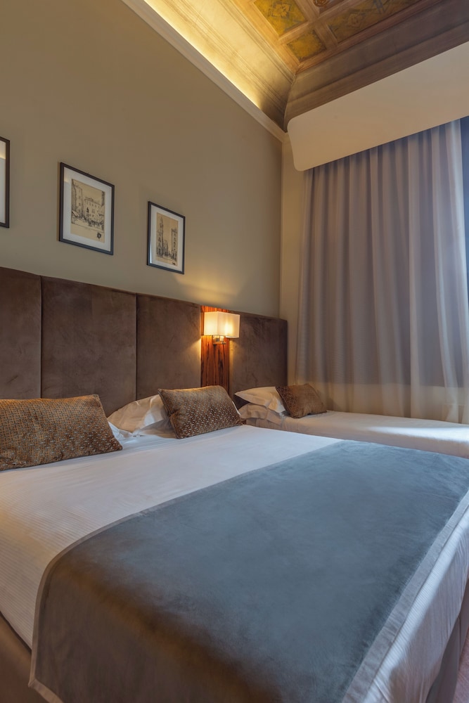 Hotel Embassy — Hotel rooms in Florence, Tuscany