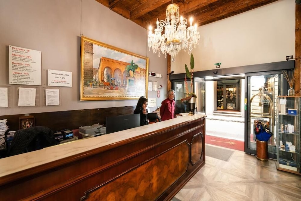 Hotel Ginori al DUOMO — Hotel building in Florence, Tuscany