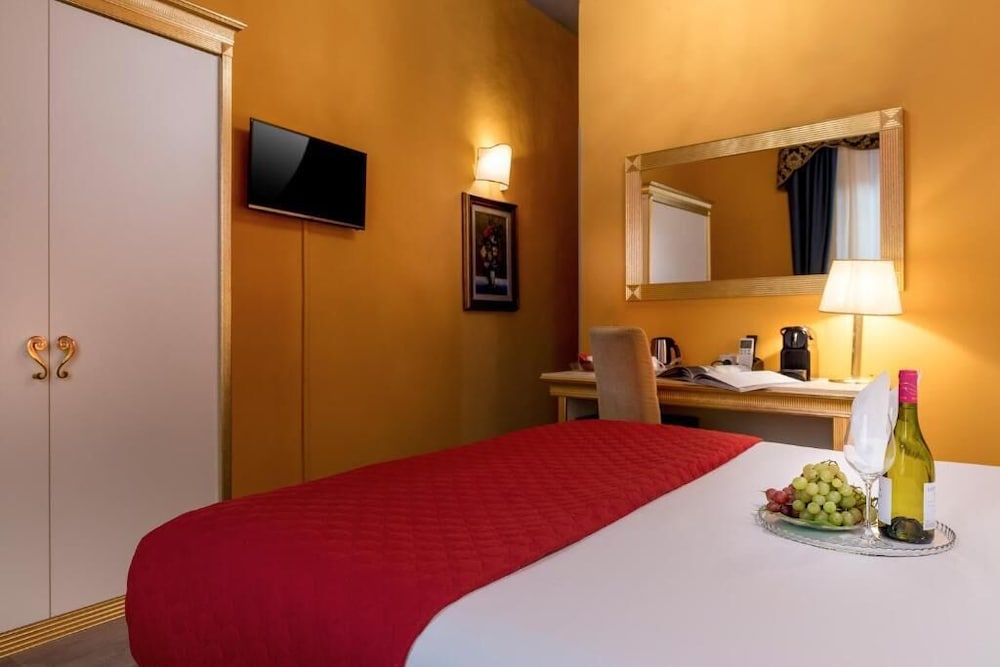 Hotel Ginori al DUOMO — Hotel rooms in Florence, Tuscany