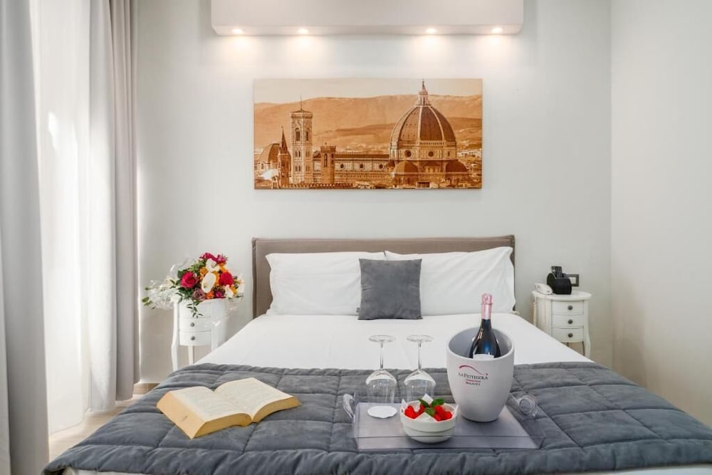 Hotel Ginori al DUOMO — Hotel rooms in Florence, Tuscany