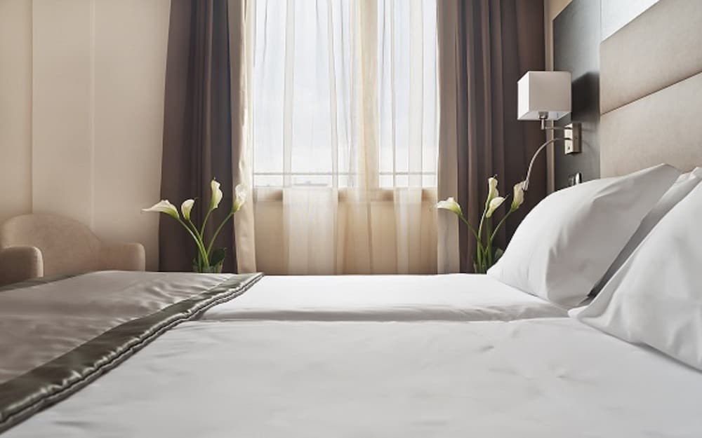 FH55 Grand Hotel Mediterraneo — Hotel rooms in Florence, Tuscany