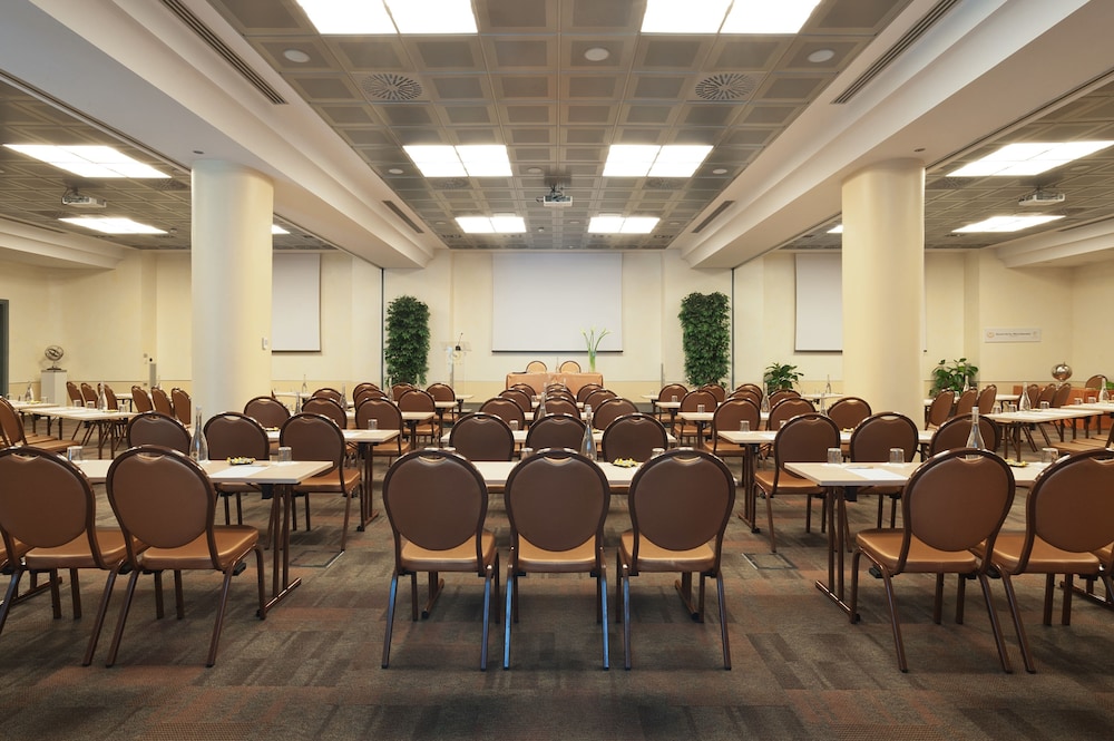 FH55 Grand Hotel Mediterraneo — Hotel building in Florence, Tuscany