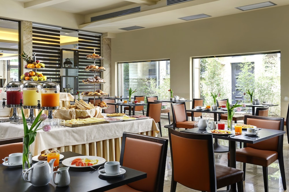 FH55 Grand Hotel Mediterraneo — Restaurant & bars in Florence, Tuscany