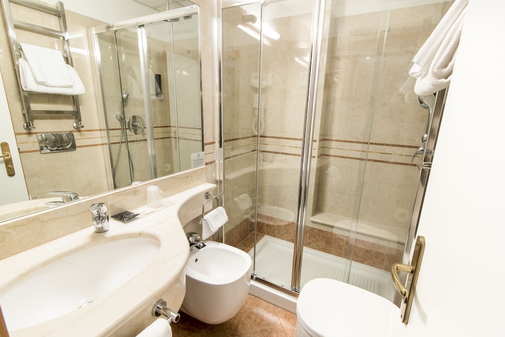 FH55 Grand Hotel Mediterraneo — Hotel rooms in Florence, Tuscany