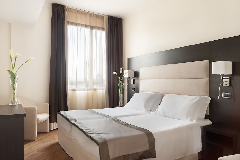 FH55 Grand Hotel Mediterraneo — Hotel rooms in Florence, Tuscany