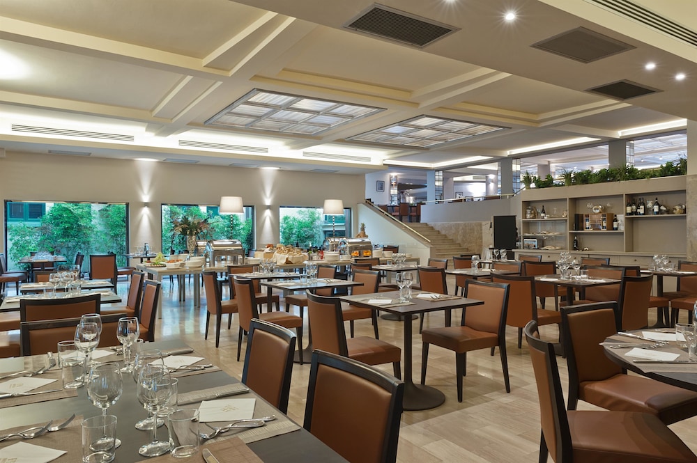 FH55 Grand Hotel Mediterraneo — Restaurant & bars in Florence, Tuscany