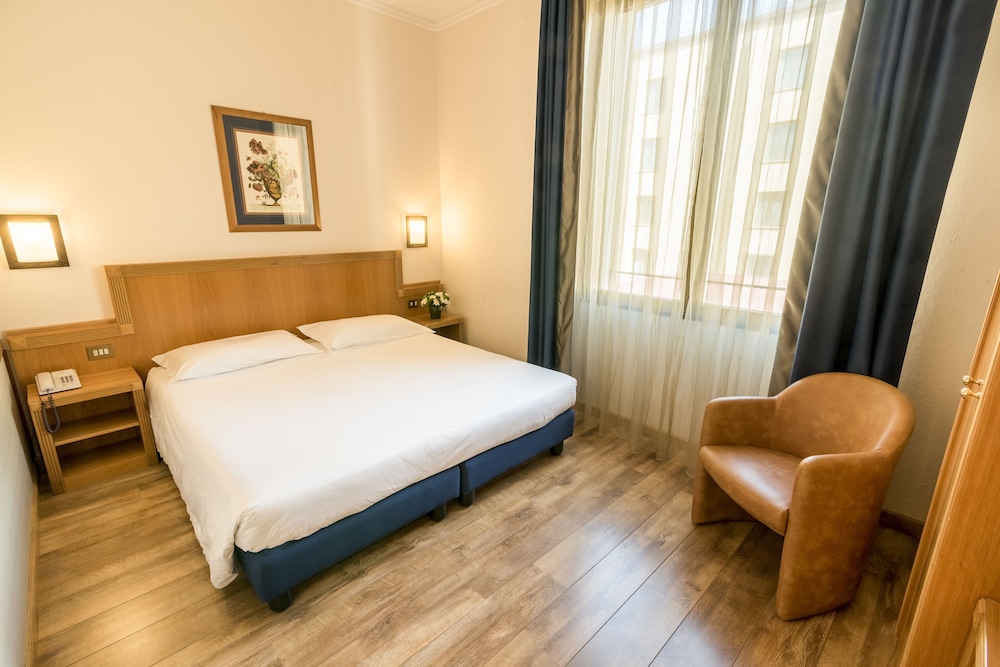 FH55 Grand Hotel Mediterraneo — Hotel rooms in Florence, Tuscany