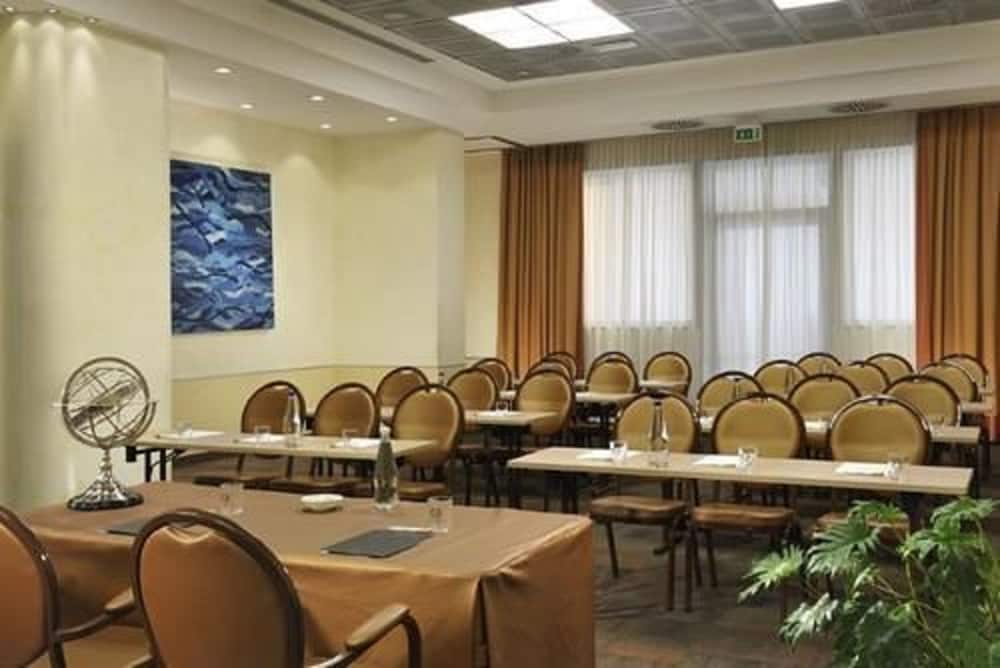 FH55 Grand Hotel Mediterraneo — Hotel building in Florence, Tuscany