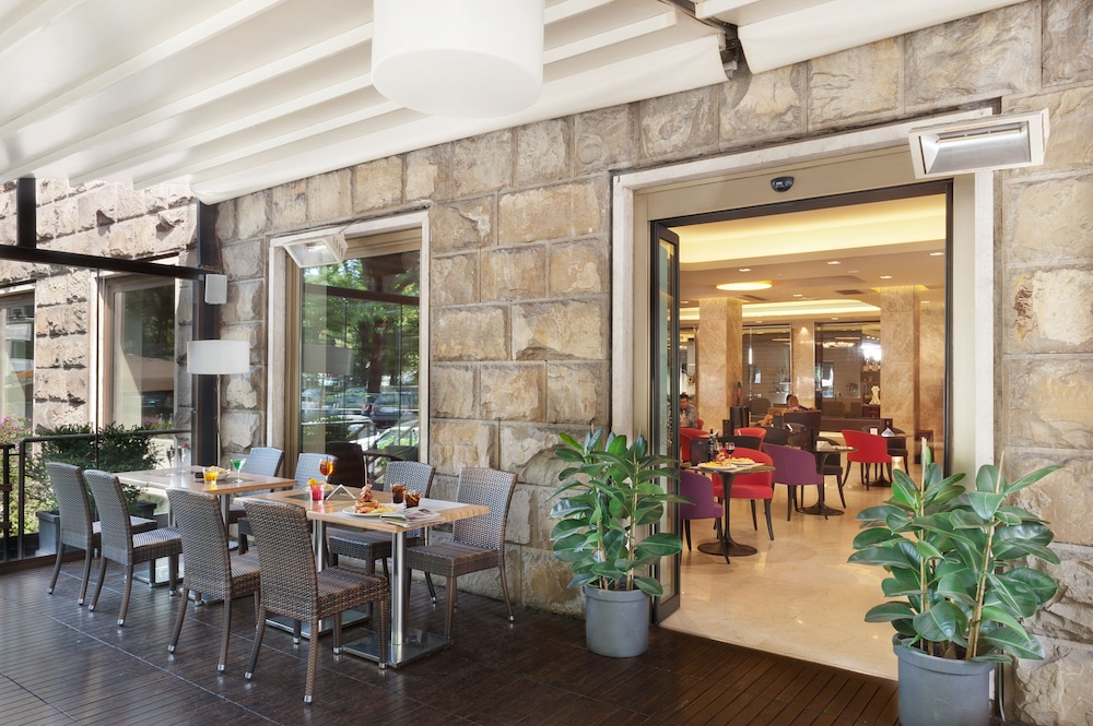 FH55 Grand Hotel Mediterraneo — Restaurant & bars in Florence, Tuscany