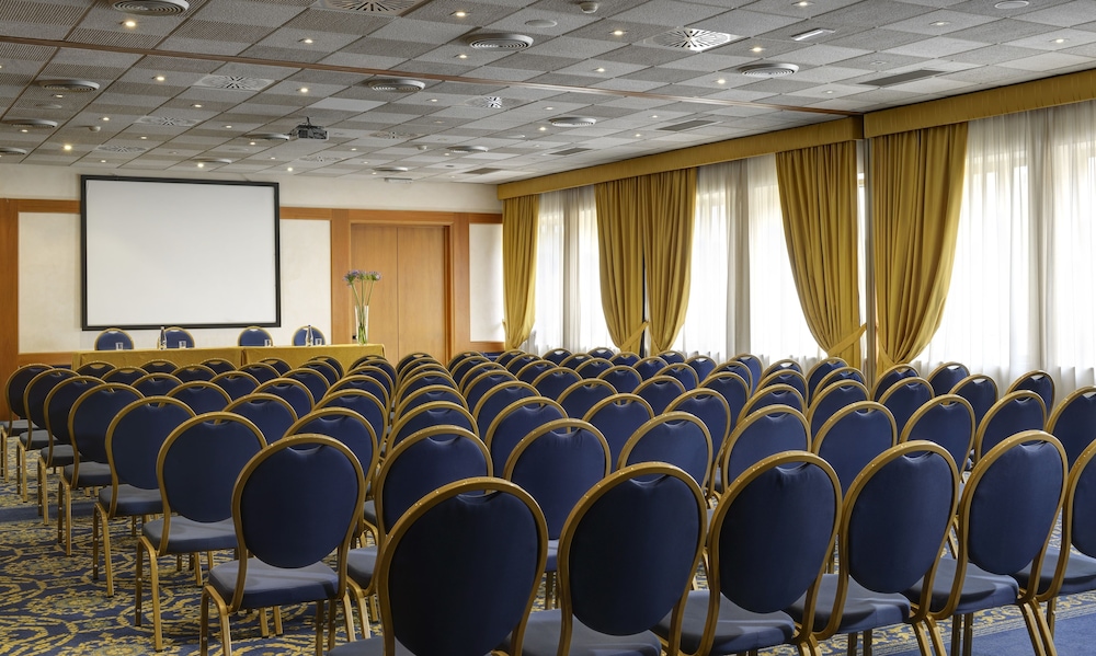 FH55 Grand Hotel Mediterraneo — Hotel building in Florence, Tuscany