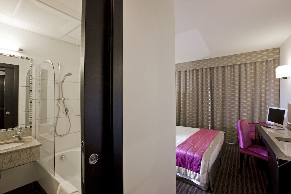 FH55 Grand Hotel Mediterraneo — Hotel rooms in Florence, Tuscany