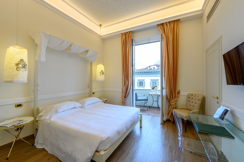 Hotel Kraft — Hotel rooms in Florence, Tuscany