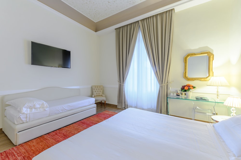 Hotel Kraft — Hotel rooms in Florence, Tuscany