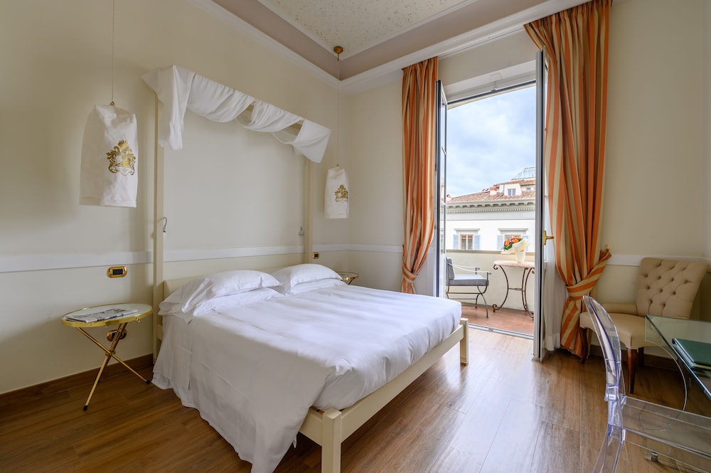 Hotel Kraft — Hotel rooms in Florence, Tuscany