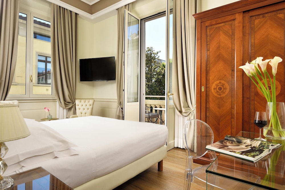 Hotel Kraft — Hotel rooms in Florence, Tuscany