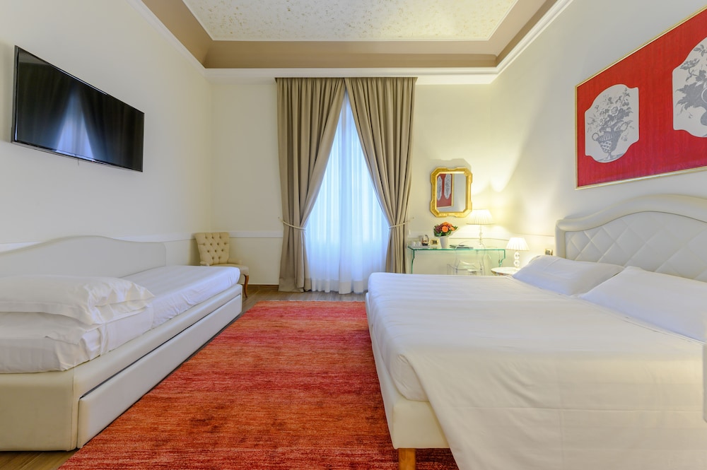 Hotel Kraft — Hotel rooms in Florence, Tuscany