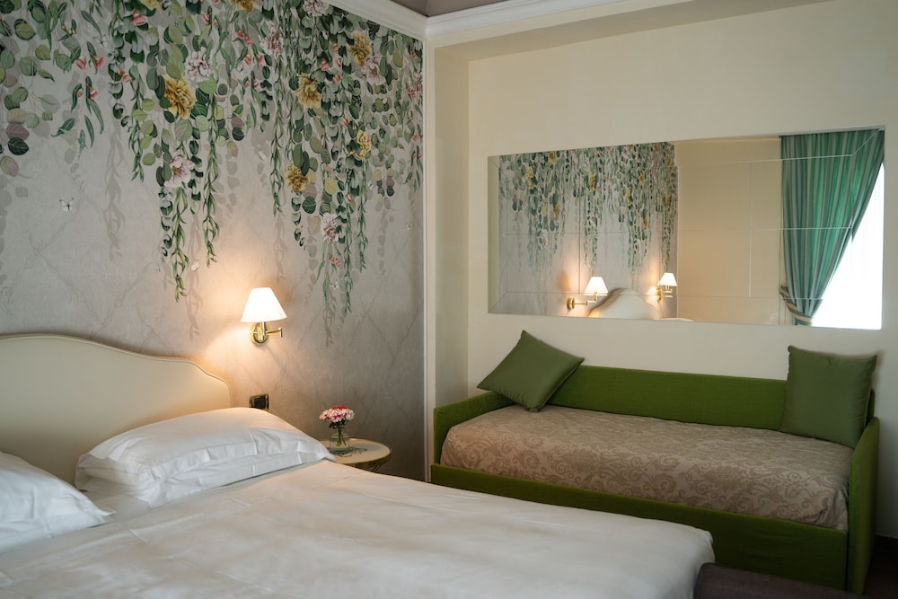 Hotel Kraft — Hotel rooms in Florence, Tuscany