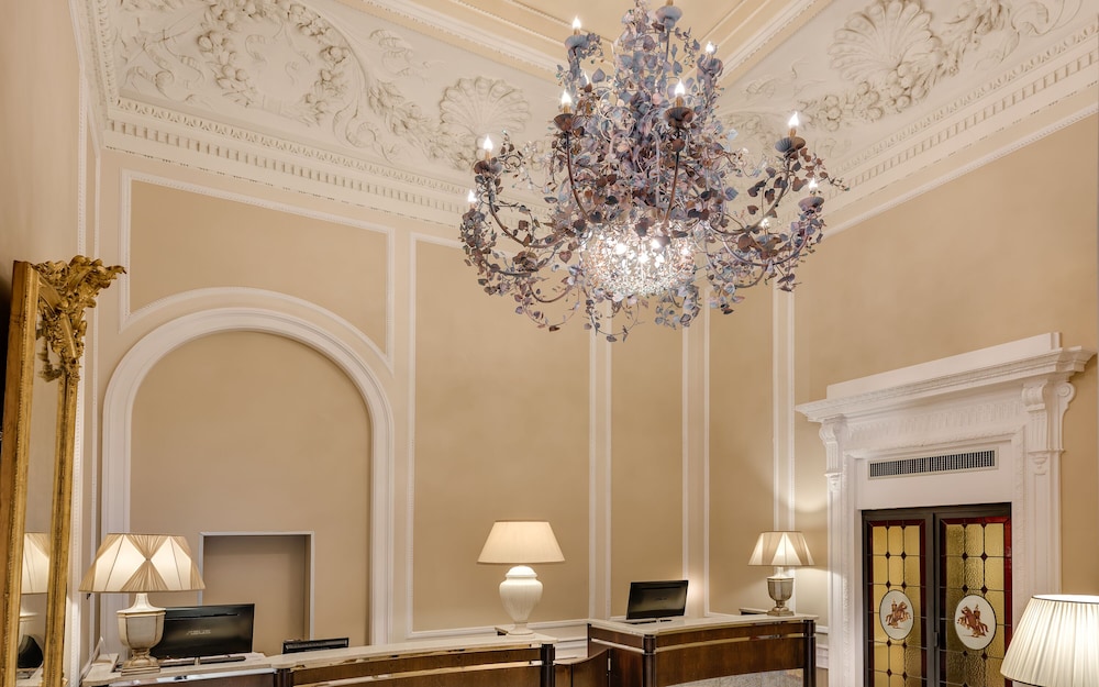 Hotel La Fortezza — Hotel building in Florence, Tuscany