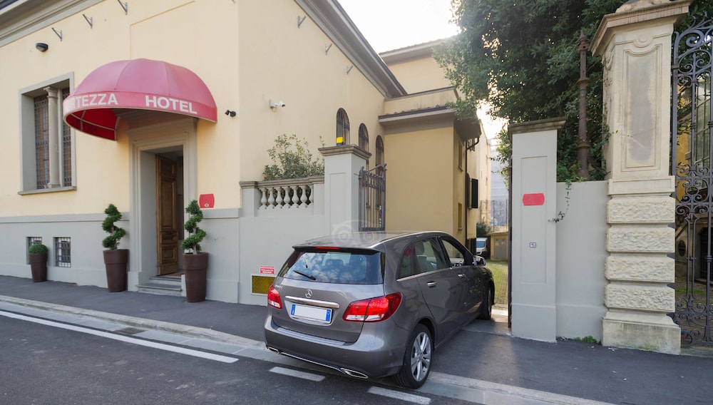 Hotel La Fortezza — Hotel building in Florence, Tuscany