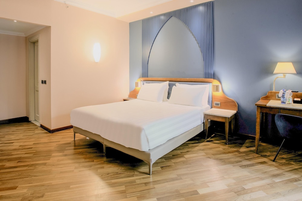 B&B Hotel Firenze Laurus al Duomo — Hotel rooms in Florence, Tuscany