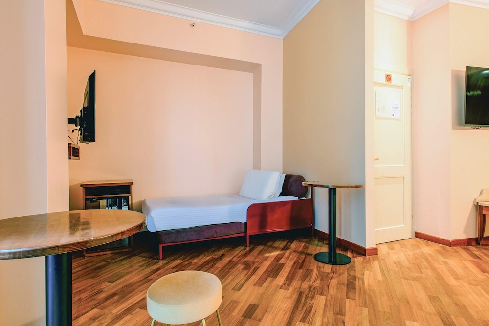 B&B Hotel Firenze Laurus al Duomo — Hotel rooms in Florence, Tuscany