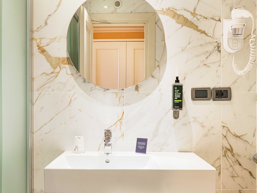 B&B Hotel Firenze Laurus al Duomo — Hotel rooms in Florence, Tuscany