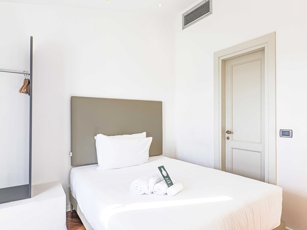 B&B Hotel Firenze Laurus al Duomo — Hotel rooms in Florence, Tuscany