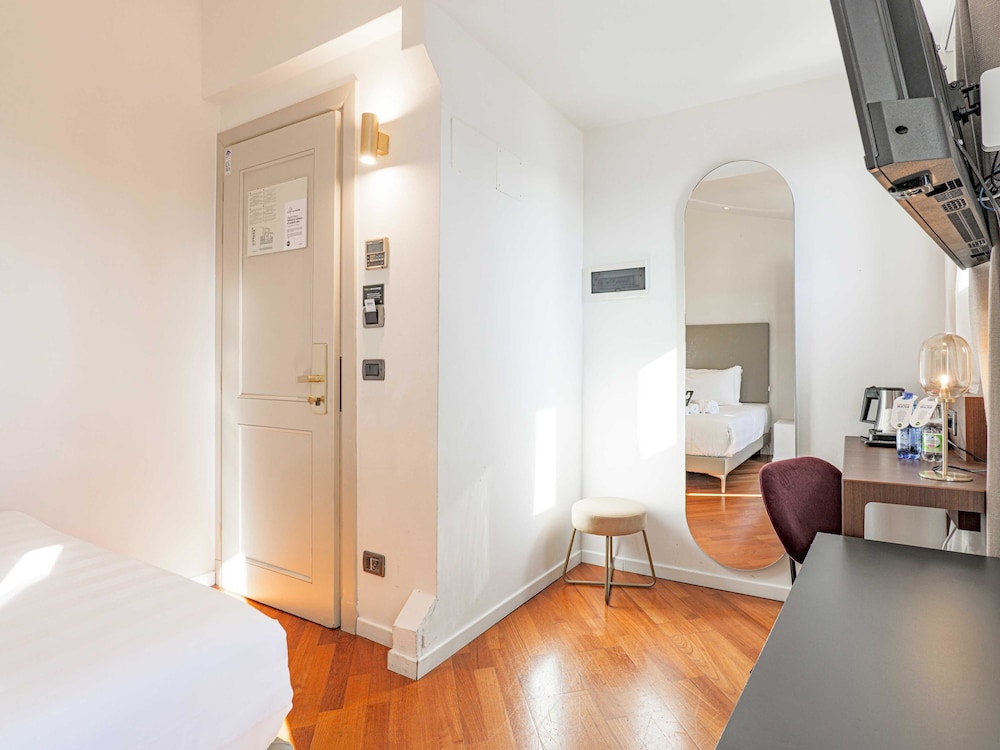 B&B Hotel Firenze Laurus al Duomo — Hotel rooms in Florence, Tuscany