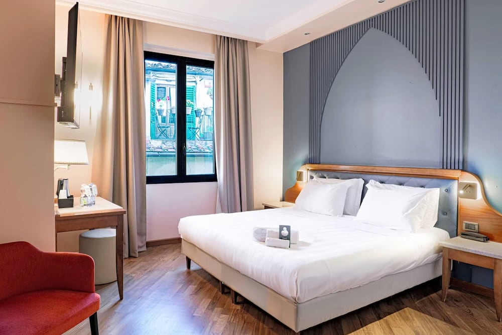 B&B Hotel Firenze Laurus al Duomo — Hotel rooms in Florence, Tuscany