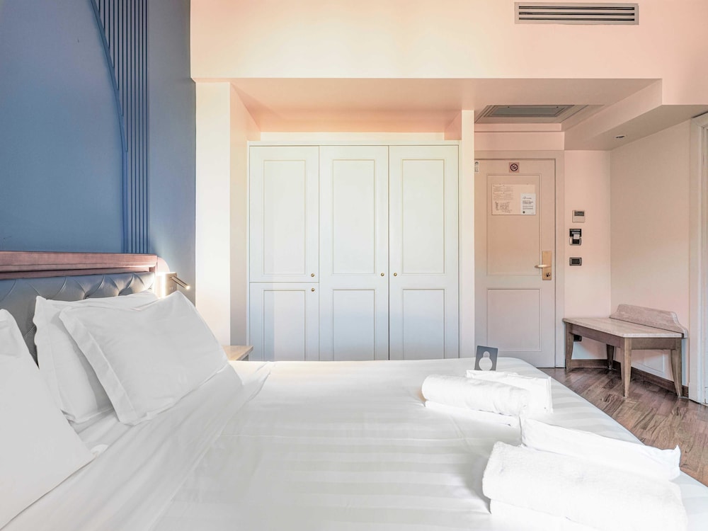 B&B Hotel Firenze Laurus al Duomo — Hotel rooms in Florence, Tuscany