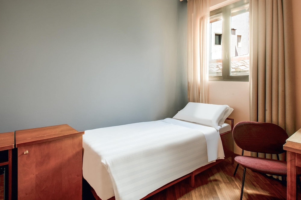 B&B Hotel Firenze Laurus al Duomo — Hotel rooms in Florence, Tuscany