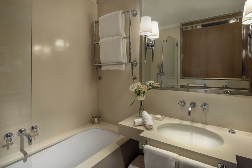 Portrait Firenze - Lungarno Collection — Hotel rooms in Florence, Tuscany