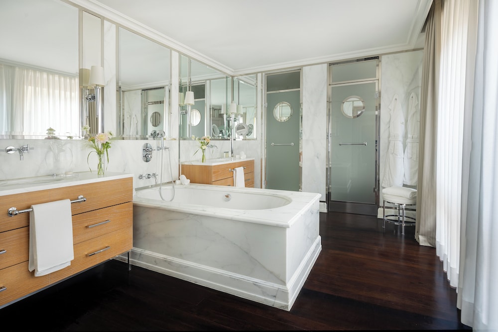 Portrait Firenze - Lungarno Collection — Hotel rooms in Florence, Tuscany