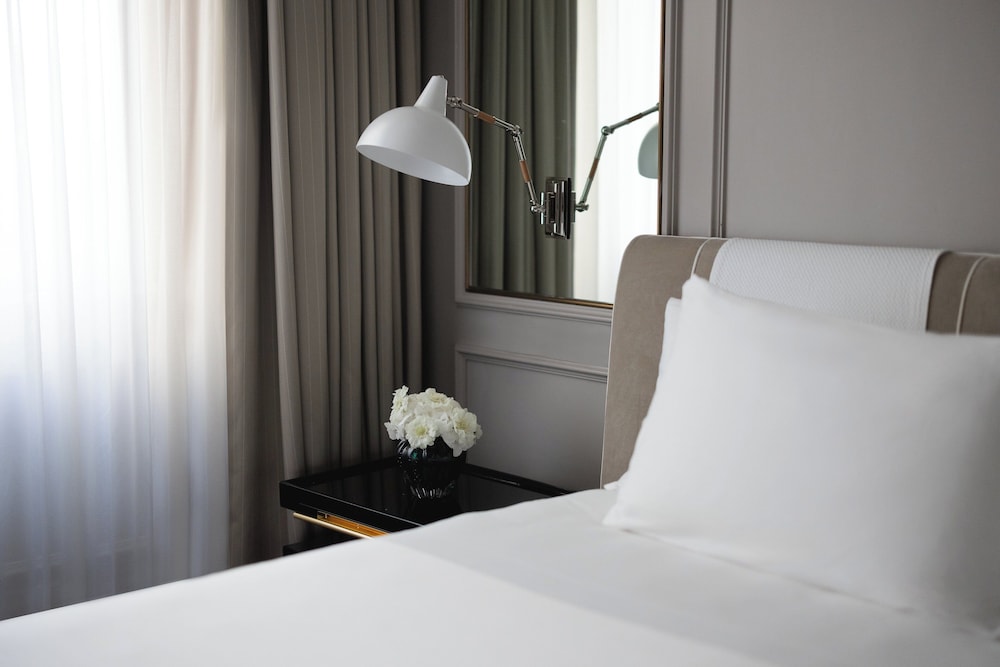 Portrait Firenze - Lungarno Collection — Hotel rooms in Florence, Tuscany