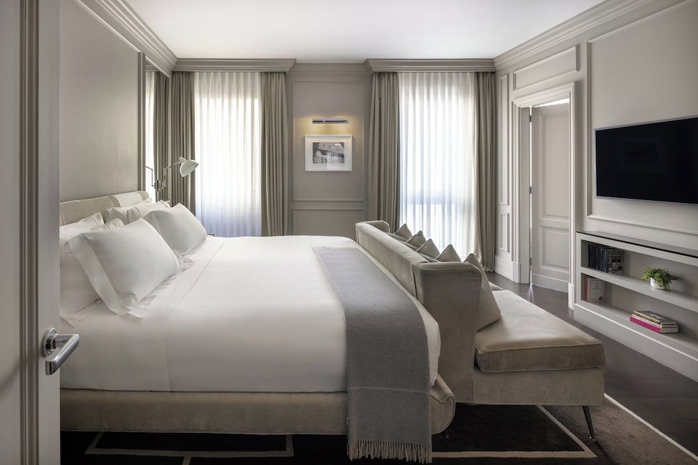Portrait Firenze - Lungarno Collection — Hotel rooms in Florence, Tuscany