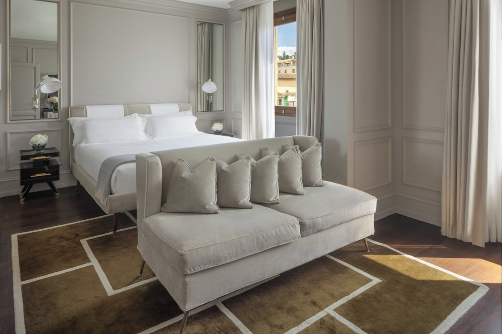 Portrait Firenze - Lungarno Collection — Hotel rooms in Florence, Tuscany