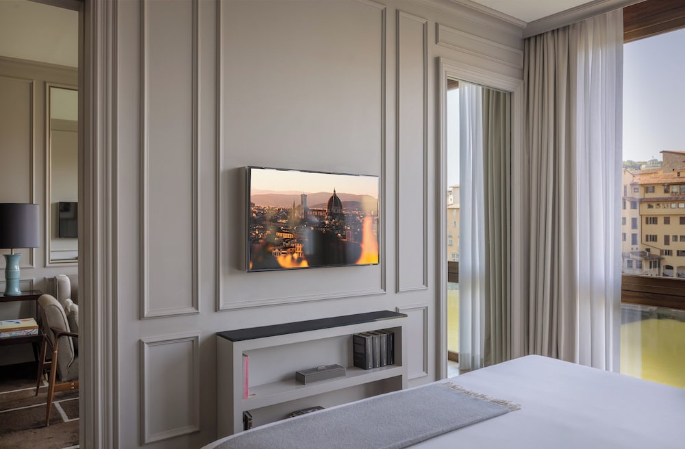 Portrait Firenze - Lungarno Collection — Hotel rooms in Florence, Tuscany