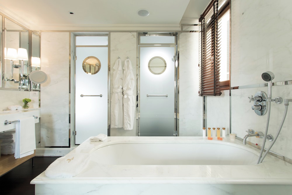 Portrait Firenze - Lungarno Collection — Hotel rooms in Florence, Tuscany