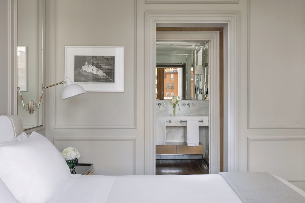 Portrait Firenze - Lungarno Collection — Hotel rooms in Florence, Tuscany