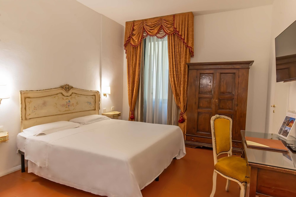 Hotel Machiavelli Palace — Hotel rooms in Florence, Tuscany