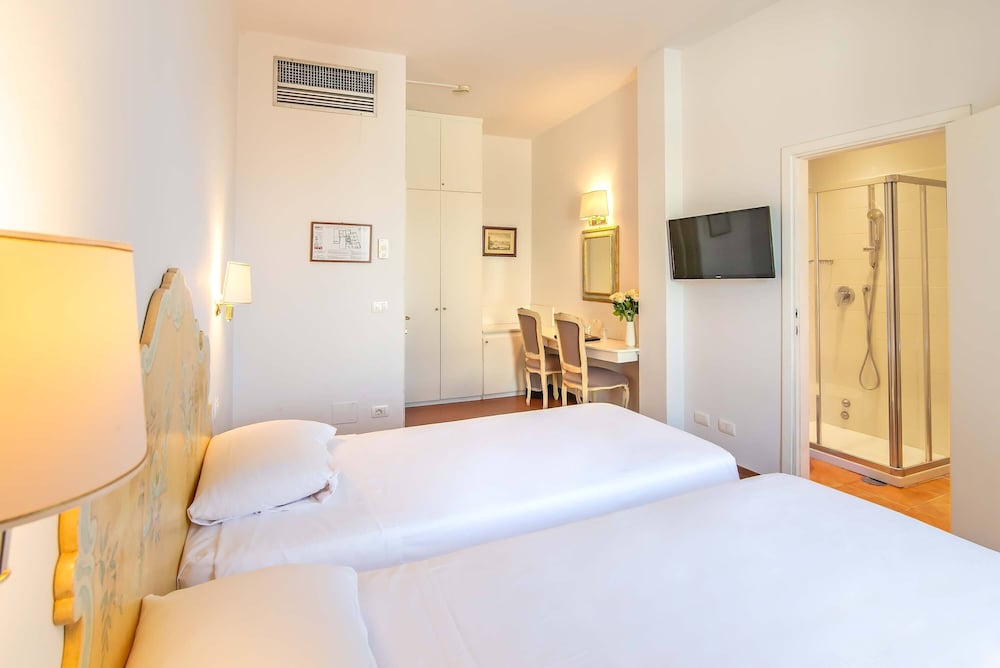 Hotel Machiavelli Palace — Hotel rooms in Florence, Tuscany