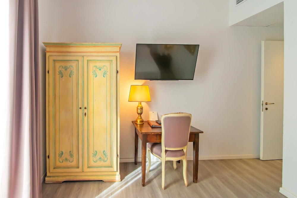 Hotel Machiavelli Palace — Hotel rooms in Florence, Tuscany