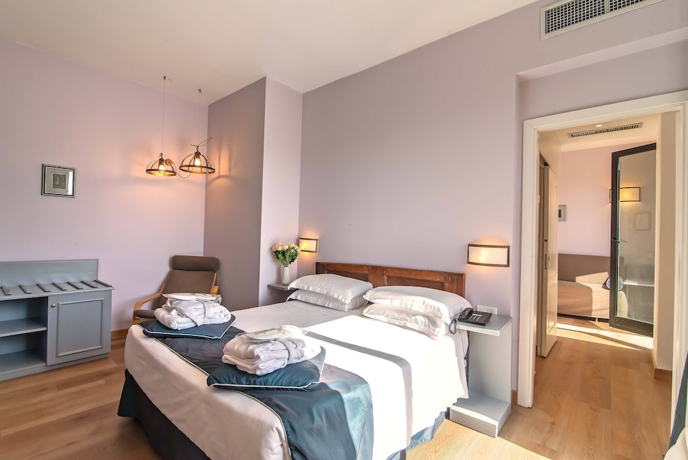 Hotel Machiavelli Palace — Hotel rooms in Florence, Tuscany