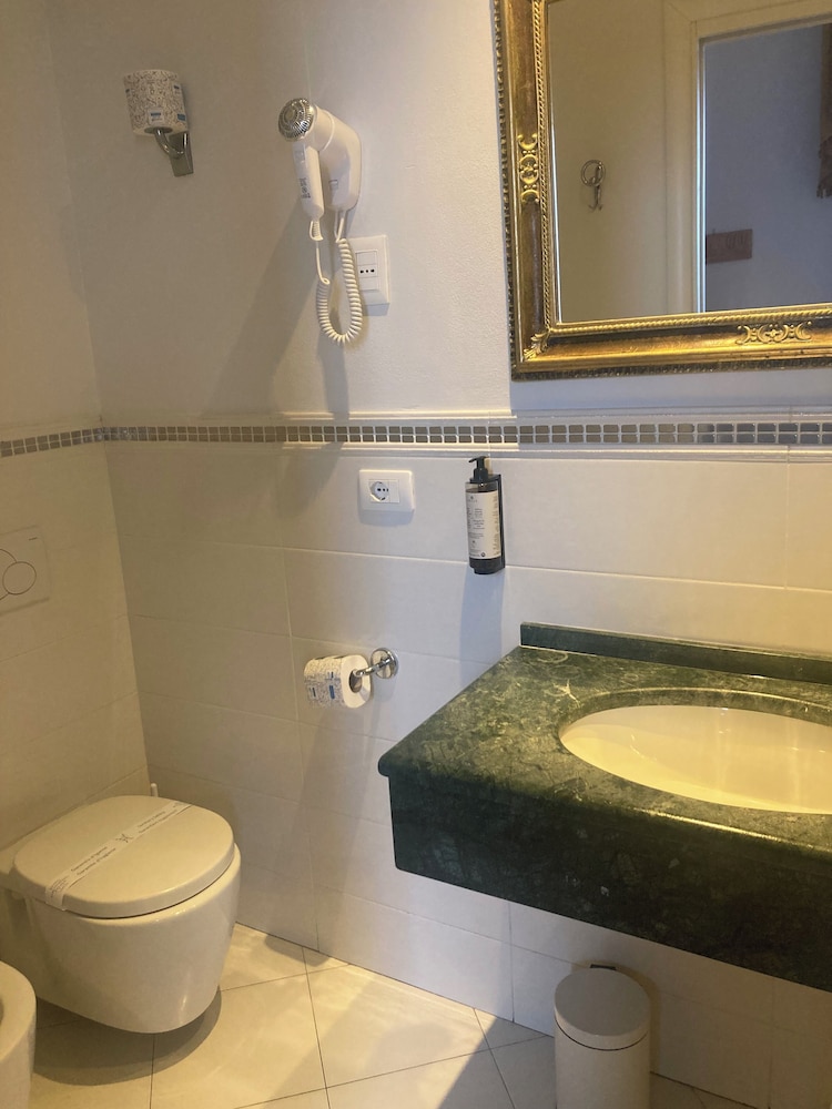 Hotel Machiavelli Palace — Hotel rooms in Florence, Tuscany