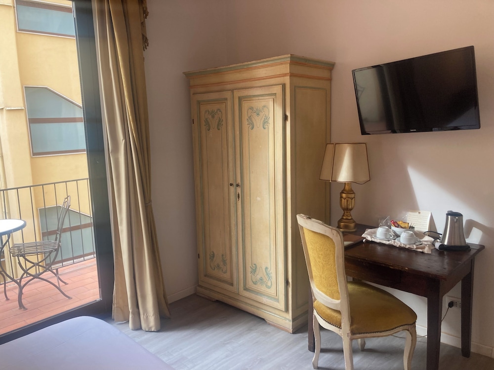 Hotel Machiavelli Palace — Hotel rooms in Florence, Tuscany